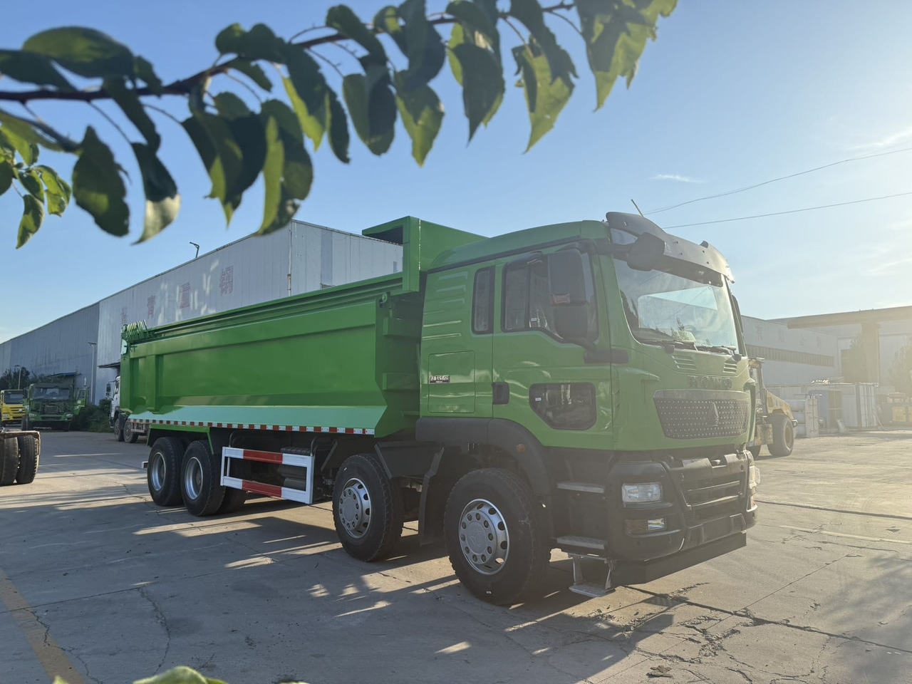 HOWO 8*4 TX Dump Truck Click for Discount - 翻斗车:图3 HOWO 8*4 TX Dump Truck Click for Discount - 翻斗车:图3