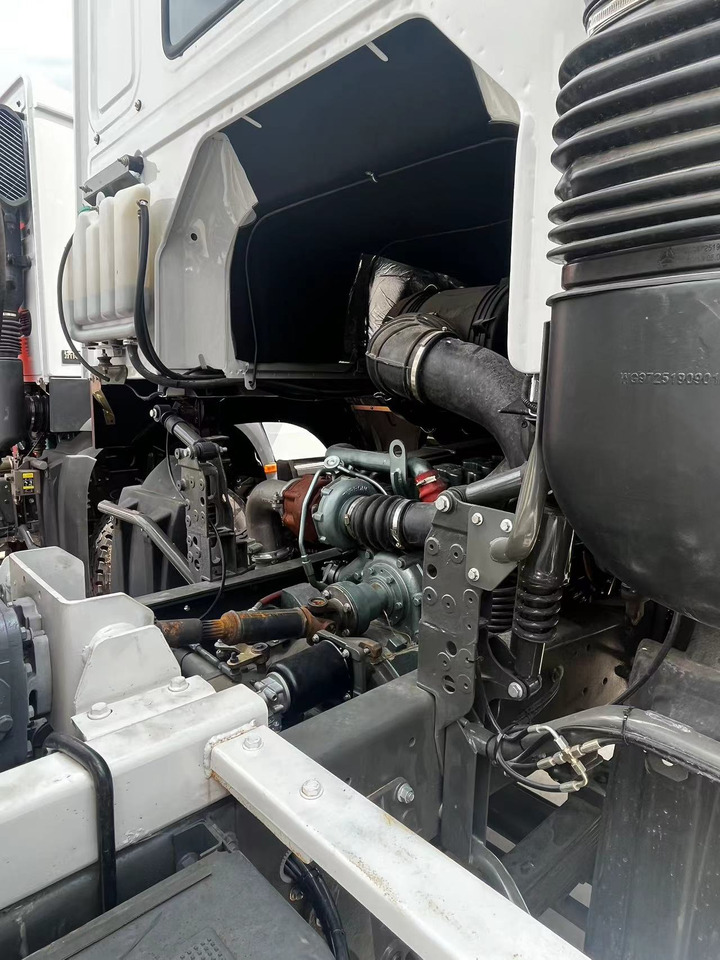 HOWO Cement Mixer Truck 12cube Click Here for Discount - 混凝土搅拌车:图2 HOWO Cement Mixer Truck 12cube Click Here for Discount - 混凝土搅拌车:图2