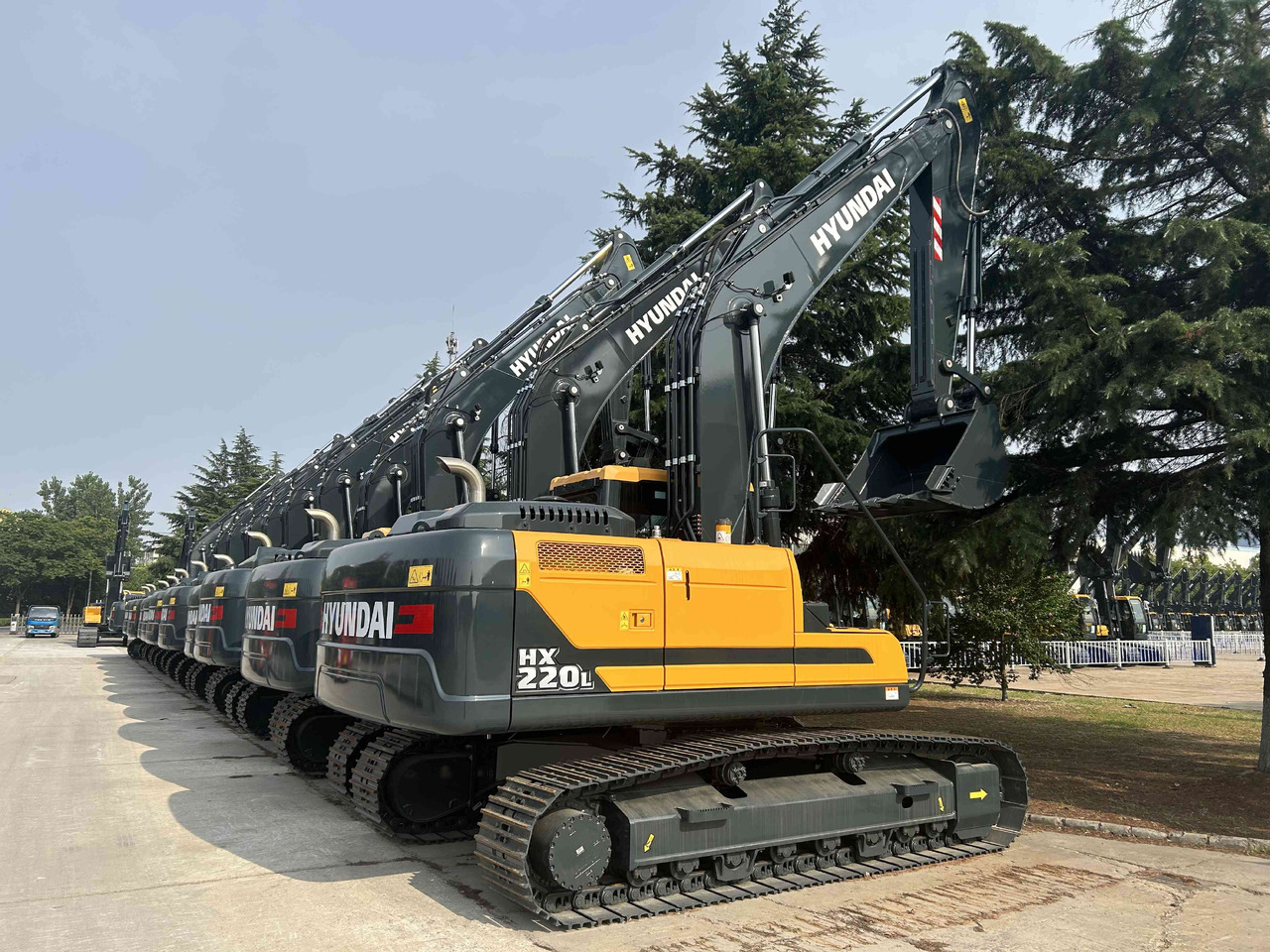 HYUNDAI Excavator HX220 Click Here for Discount - 挖掘机:图3 HYUNDAI Excavator HX220 Click Here for Discount - 挖掘机:图3