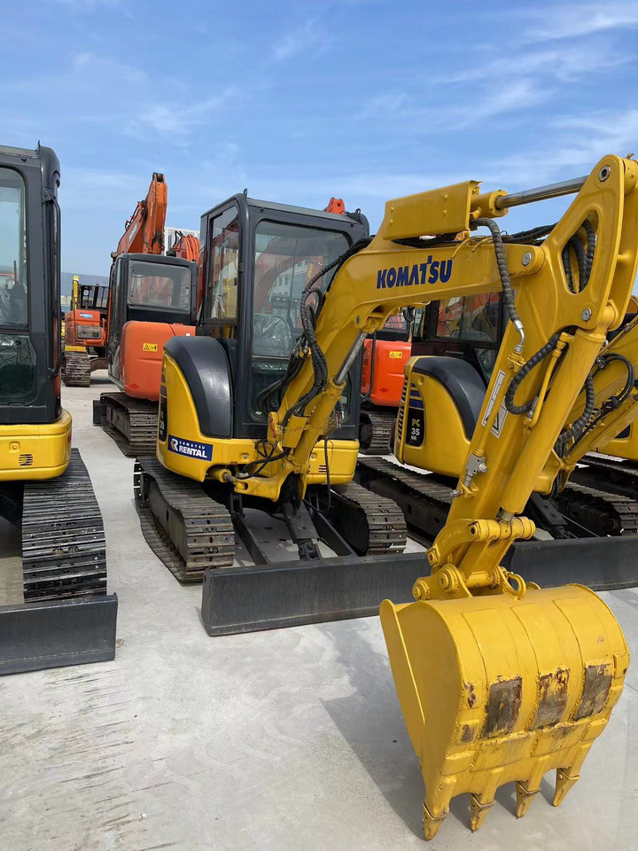 KOMATSU Mini Excavator PC30 Powerful and Efficient Yanmar Engine - 小型挖掘机:图1 KOMATSU Mini Excavator PC30 Powerful and Efficient Yanmar Engine - 小型挖掘机:图1