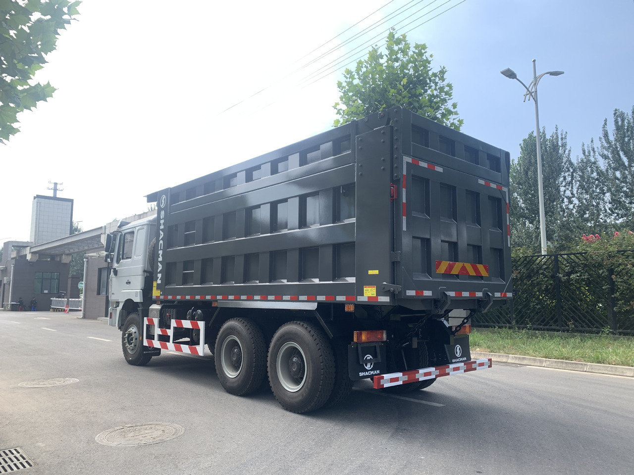 SHACMAN F3000 6X4 Click Here For DISCOUNT - 翻斗车:图4 SHACMAN F3000 6X4 Click Here For DISCOUNT - 翻斗车:图4