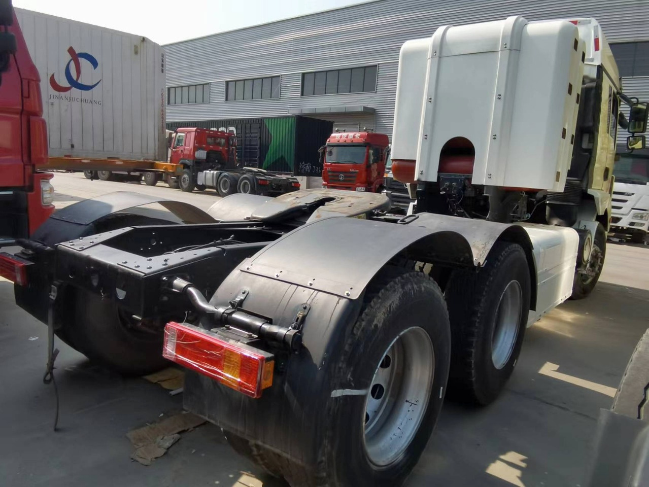 SHACMAN M3000S 6X4 Truck Unit Click Here for Discount - 牵引车:图3 SHACMAN M3000S 6X4 Truck Unit Click Here for Discount - 牵引车:图3