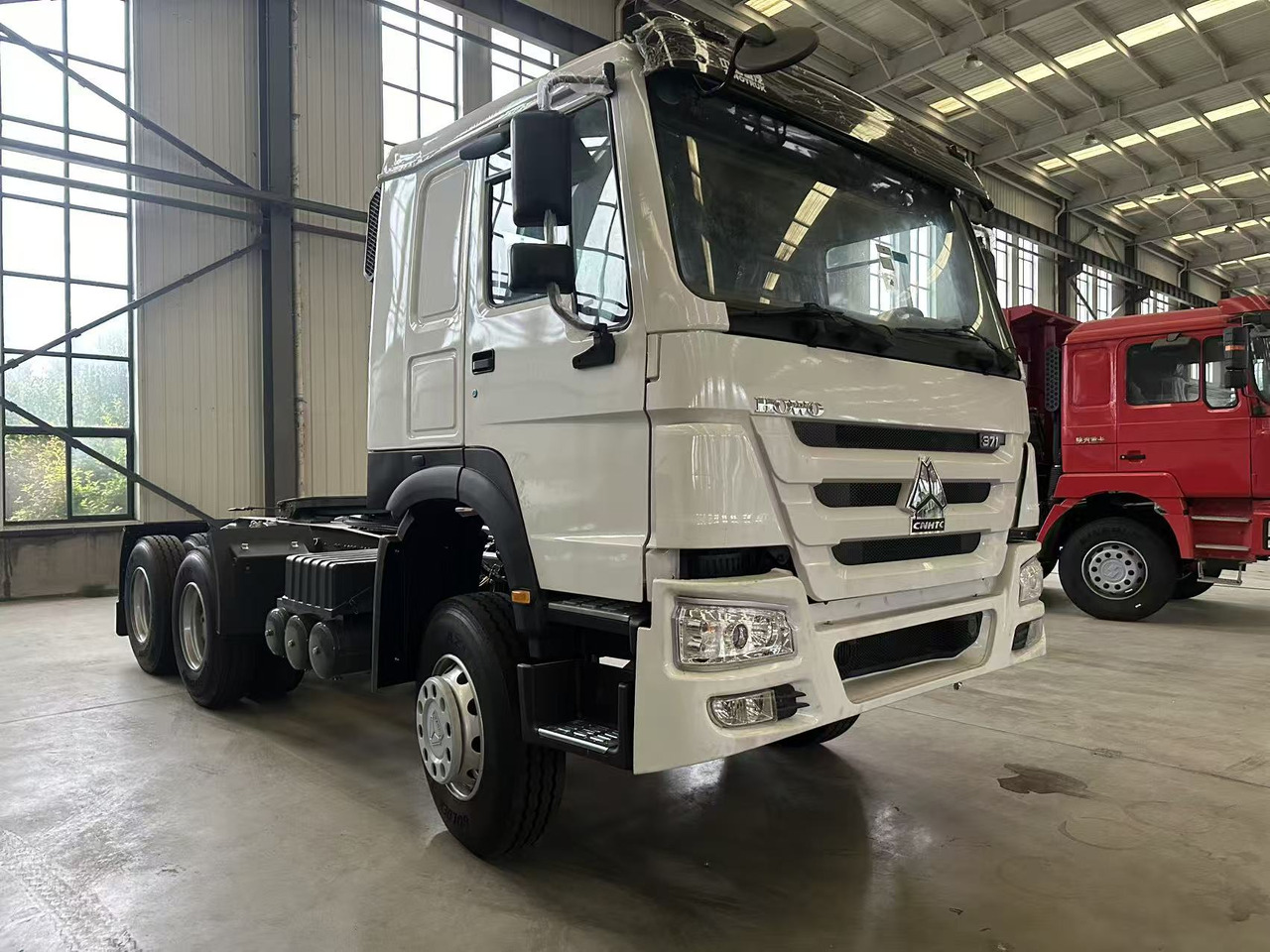 SINOTRUK HOWO 371HP Tractor 6x4 Click for Discount - 牵引车:图4 SINOTRUK HOWO 371HP Tractor 6x4 Click for Discount - 牵引车:图4