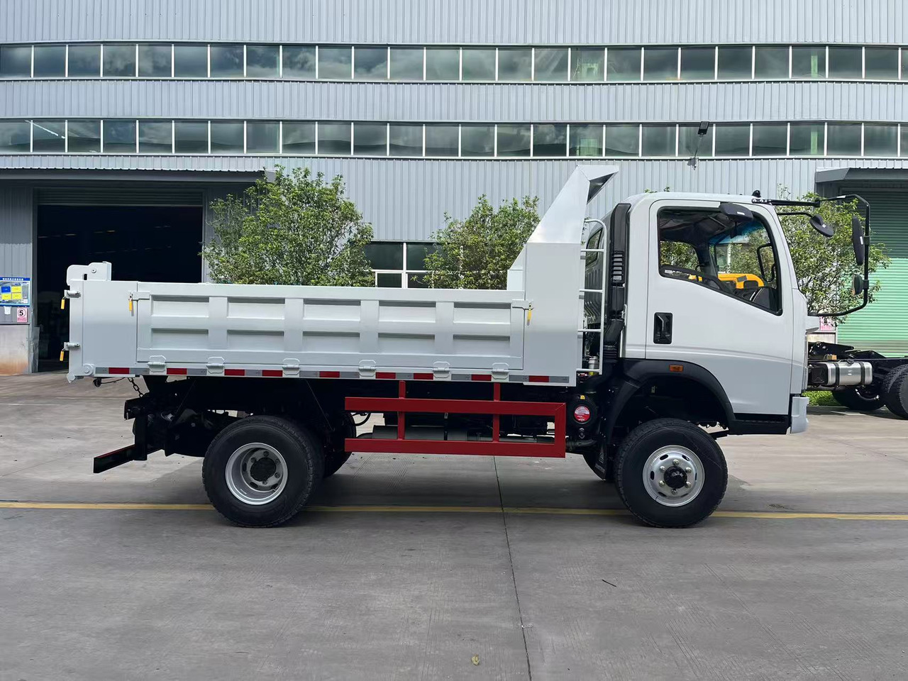 SINOTRUK HOWO 4x2 Dump Truck Click Here for Discount - 翻斗车:图4 SINOTRUK HOWO 4x2 Dump Truck Click Here for Discount - 翻斗车:图4