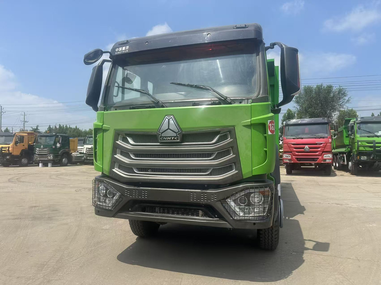 SINOTRUK HOWO 6x4 Dump Truck Click for Discount - 翻斗车:图1 SINOTRUK HOWO 6x4 Dump Truck Click for Discount - 翻斗车:图1