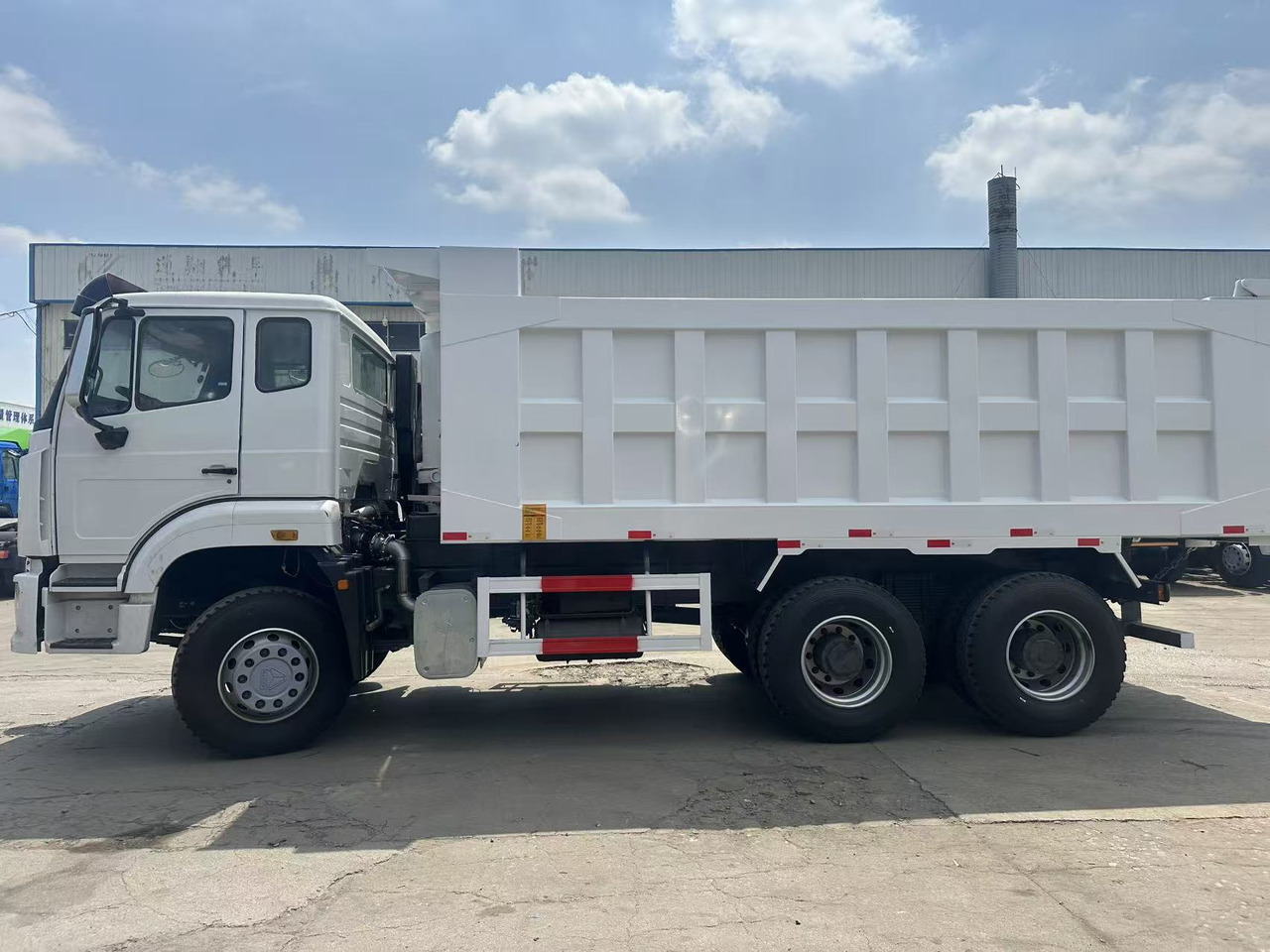 SINOTRUK HOWO 6x4 Dump Truck Click for Discount - 翻斗车:图3 SINOTRUK HOWO 6x4 Dump Truck Click for Discount - 翻斗车:图3