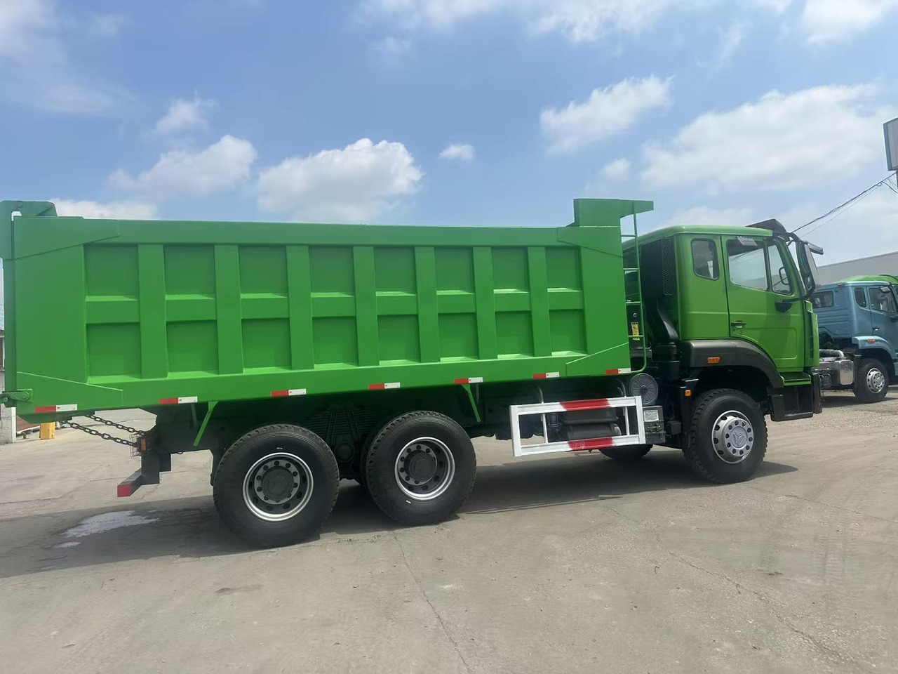 SINOTRUK HOWO 6x4 Dump Truck Click for Discount - 翻斗车:图5 SINOTRUK HOWO 6x4 Dump Truck Click for Discount - 翻斗车:图5