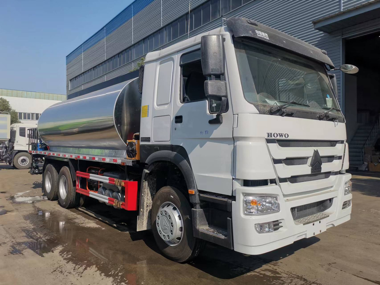 SINOTRUK HOWO CLICK HERE FOR DISCOUNT - 沥青洒布车:图2 SINOTRUK HOWO CLICK HERE FOR DISCOUNT - 沥青洒布车:图2