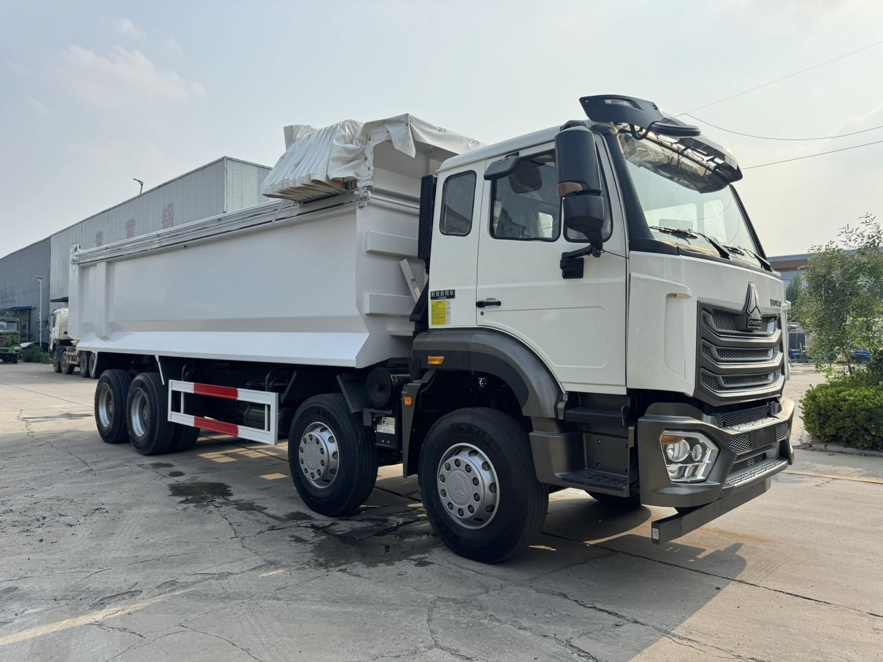 SINOTRUK HOWO Dump Truck 8x4 Click Here for Discount - 翻斗车:图2 SINOTRUK HOWO Dump Truck 8x4 Click Here for Discount - 翻斗车:图2