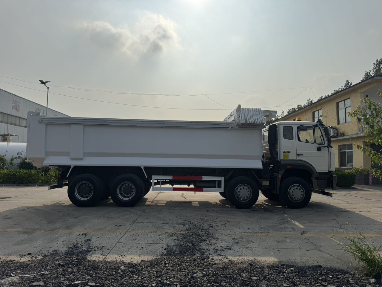 SINOTRUK HOWO Dump Truck 8x4 Click Here for Discount - 翻斗车:图4 SINOTRUK HOWO Dump Truck 8x4 Click Here for Discount - 翻斗车:图4