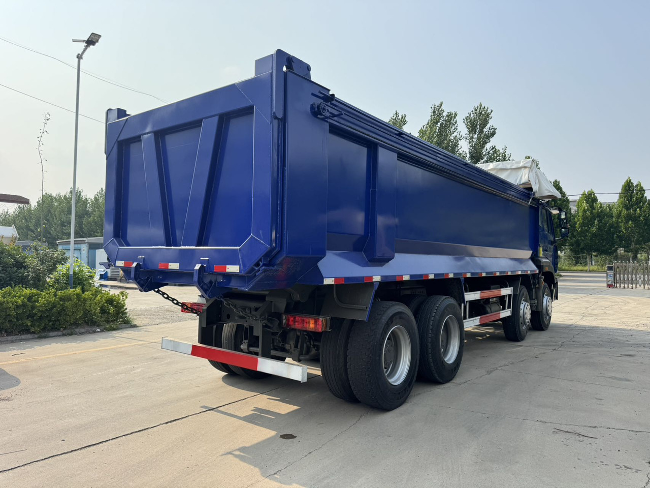 SINOTRUK HOWO Dump Truck 8x4 Click for Discount - 翻斗车:图4 SINOTRUK HOWO Dump Truck 8x4 Click for Discount - 翻斗车:图4