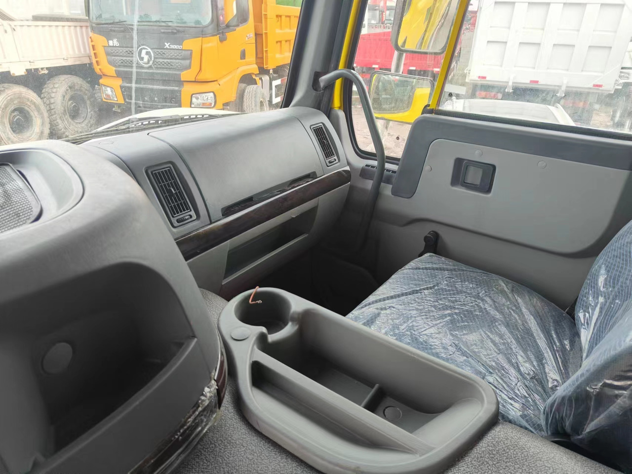 Sino HOWO 8x4 Dump Truck Click for Discount - 翻斗车:图5 Sino HOWO 8x4 Dump Truck Click for Discount - 翻斗车:图5