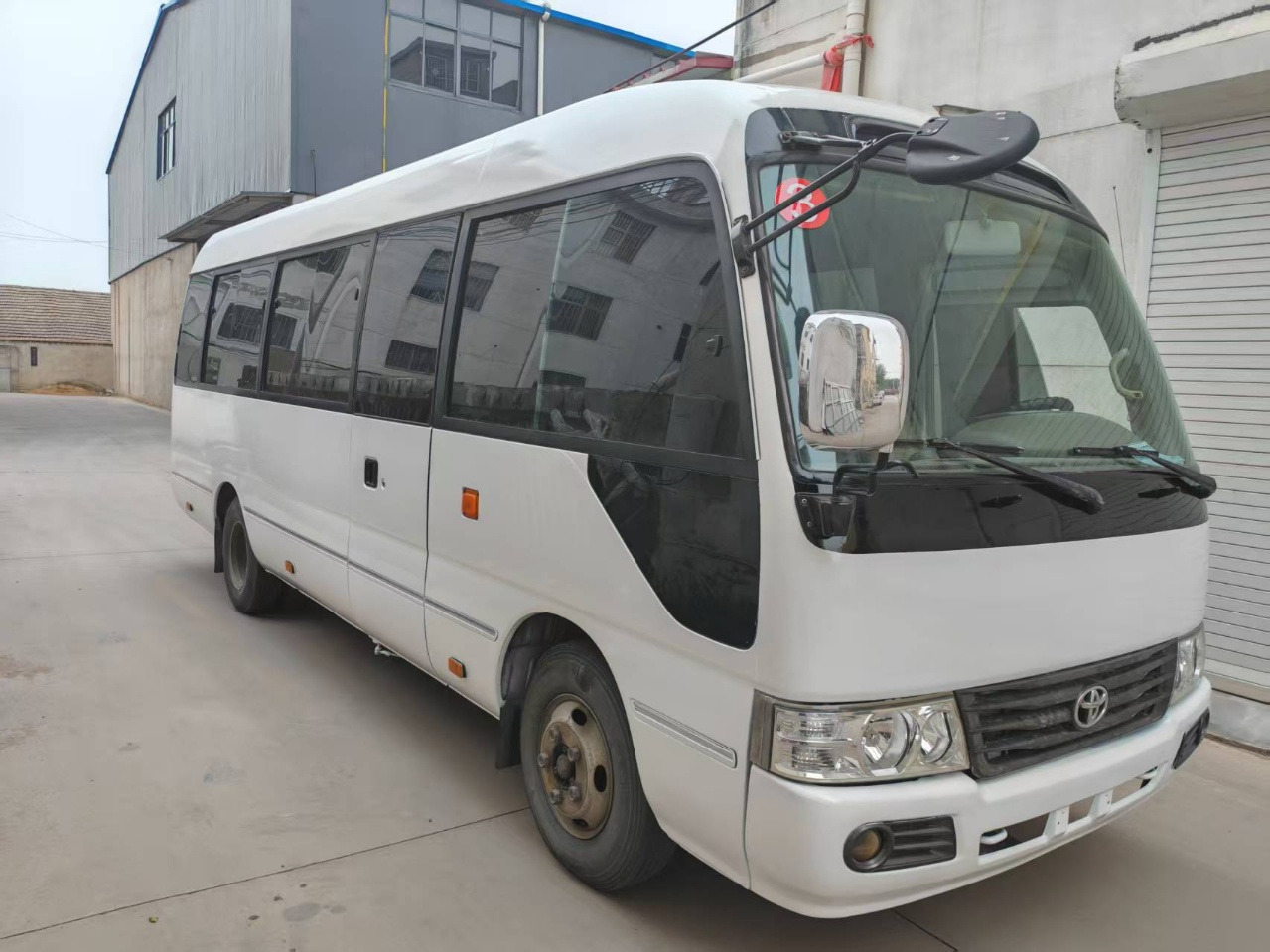 TOYOTA Mini Bus 27 Seats Low Km Click for Discount - 长途客车:图2 TOYOTA Mini Bus 27 Seats Low Km Click for Discount - 长途客车:图2
