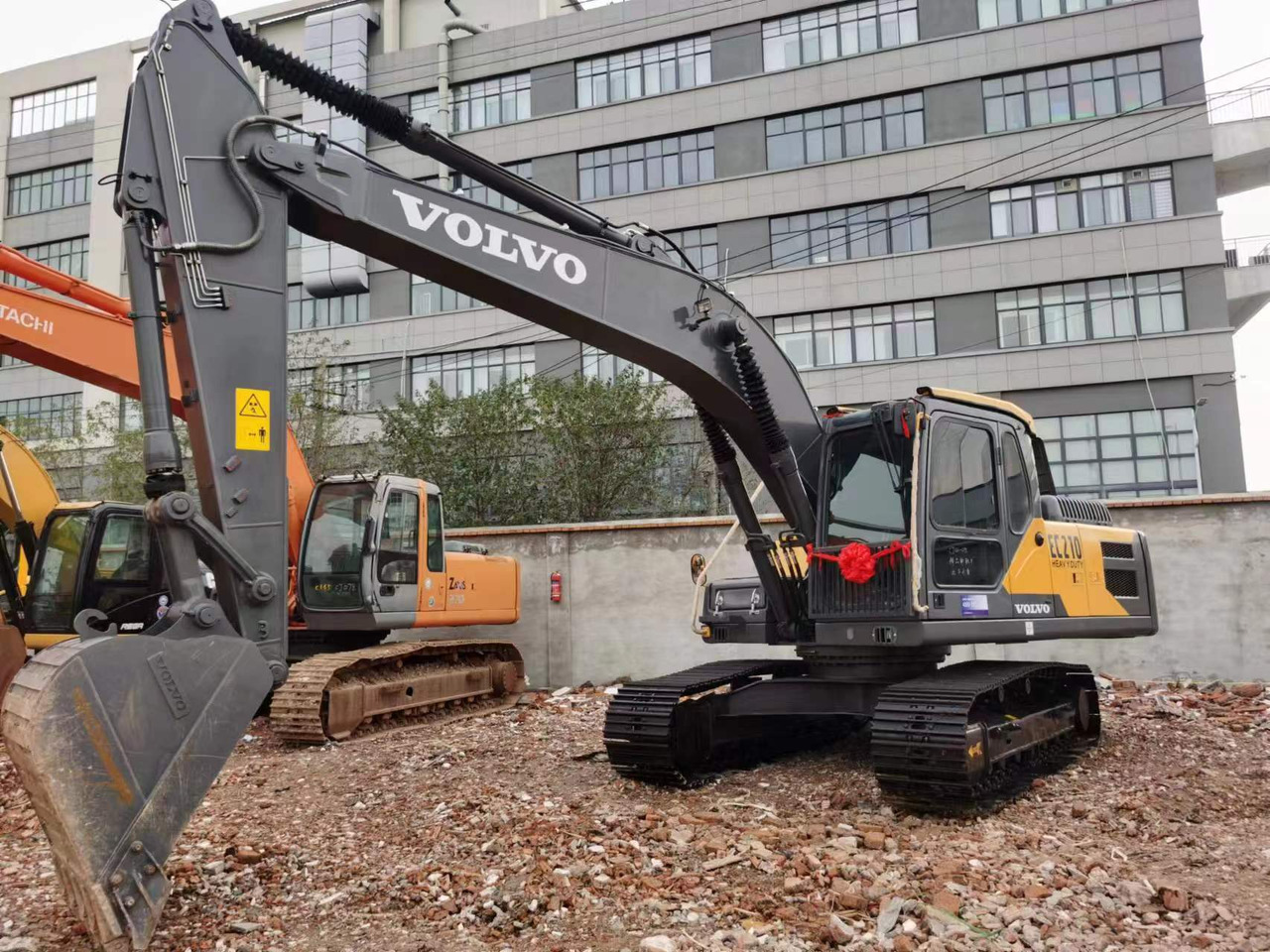 VOLVO EC210 - 履带式挖掘机:图2 VOLVO EC210 - 履带式挖掘机:图2