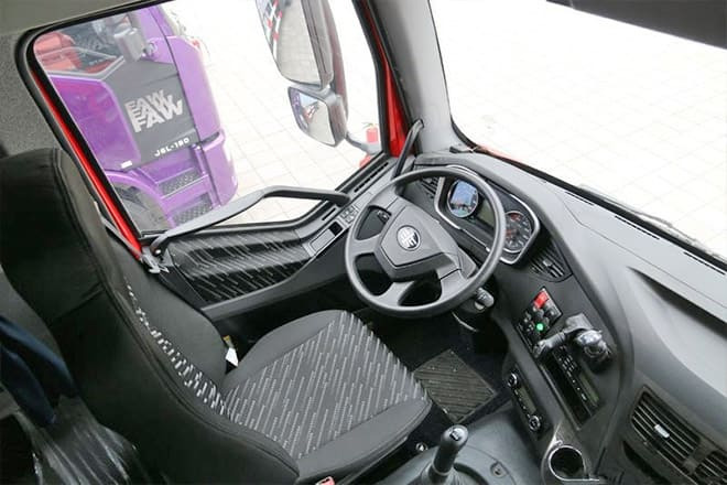 FAW Faw J6P Box Truck 4X2 for Sale in Sierra Leone - 厢式卡车:图4 FAW Faw J6P Box Truck 4X2 for Sale in Sierra Leone - 厢式卡车:图4