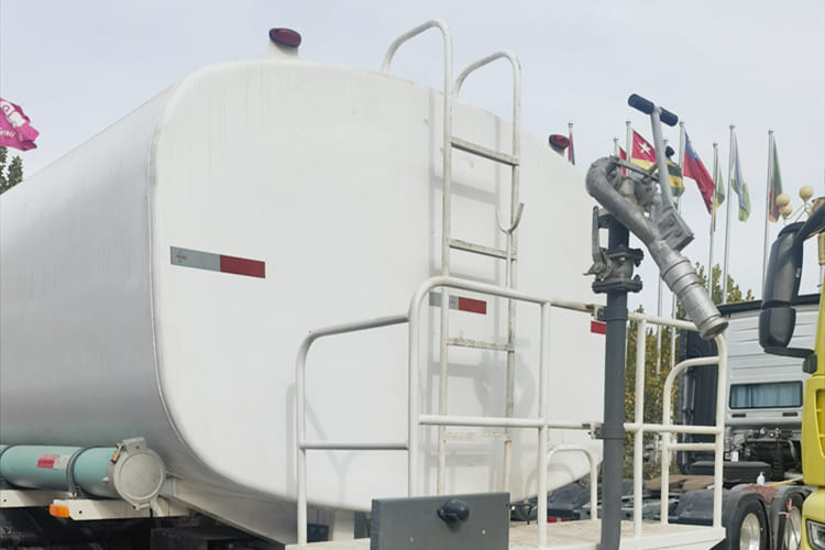 Howo Howo Water Tank Truck for Sale in Zambia - 罐车:图3 Howo Howo Water Tank Truck for Sale in Zambia - 罐车:图3
