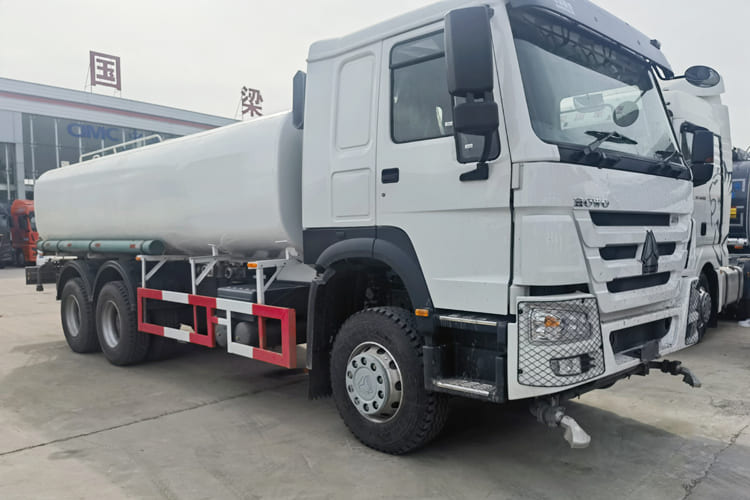 Howo Howo Water Tank Truck for Sale in Zambia - 罐车:图2 Howo Howo Water Tank Truck for Sale in Zambia - 罐车:图2