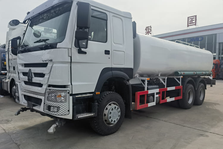 Howo Howo Water Tank Truck for Sale in Zambia - 罐车:图1 Howo Howo Water Tank Truck for Sale in Zambia - 罐车:图1