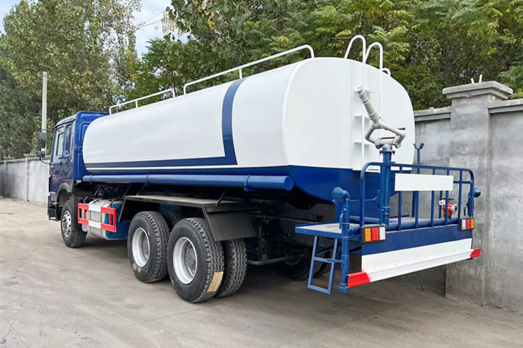 Howo Water Sprinkler Truck for Sale in Mali - 罐车:图2 Howo Water Sprinkler Truck for Sale in Mali - 罐车:图2