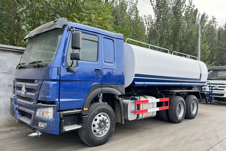 Howo Water Sprinkler Truck for Sale in Mali - 罐车:图1 Howo Water Sprinkler Truck for Sale in Mali - 罐车:图1