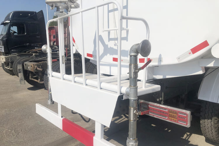 Howo Water Tanker Truck for Sale in Guyana - 罐车:图4 Howo Water Tanker Truck for Sale in Guyana - 罐车:图4