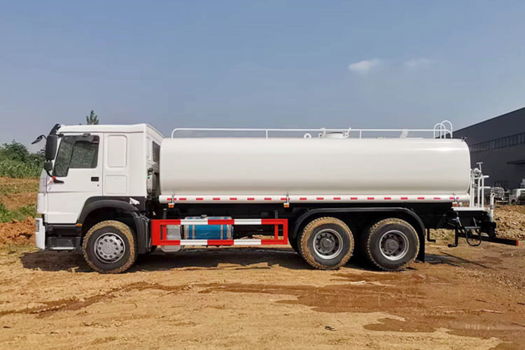 Howo Water Tanker Truck for Sale in Guyana - 罐车:图2 Howo Water Tanker Truck for Sale in Guyana - 罐车:图2