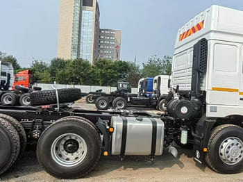 SHACMAN Shacman Truck Head for Sale in Congo - 牵引车:图4 SHACMAN Shacman Truck Head for Sale in Congo - 牵引车:图4