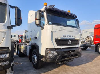 SINOTRUK 6x4 Howo Trucks for Sale in Nigeria - 牵引车:图2 SINOTRUK 6x4 Howo Trucks for Sale in Nigeria - 牵引车:图2