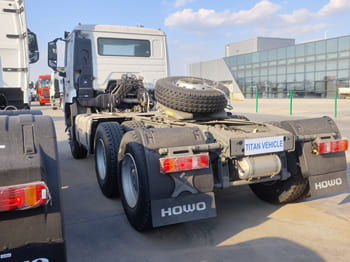 SINOTRUK 6x4 Sino Howo Truck for Sale in Sierra Leone - 牵引车:图4 SINOTRUK 6x4 Sino Howo Truck for Sale in Sierra Leone - 牵引车:图4