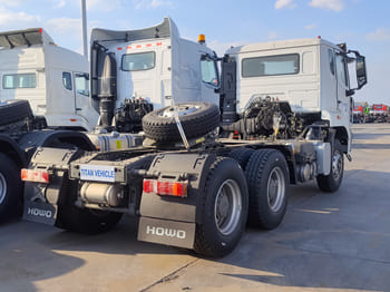 SINOTRUK 6x4 Sino Howo Truck for Sale in Sierra Leone - 牵引车:图2 SINOTRUK 6x4 Sino Howo Truck for Sale in Sierra Leone - 牵引车:图2