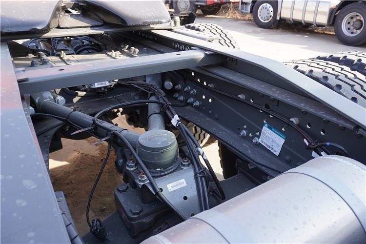SINOTRUK Howo 371hp 6x4 10 Tires Truck Head for Sale In Jamaica - 牵引车:图3 SINOTRUK Howo 371hp 6x4 10 Tires Truck Head for Sale In Jamaica - 牵引车:图3