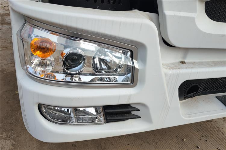 SINOTRUK Howo 380 hp 6x4 Truck Heafd for Sale In Nigeria Lagos - 牵引车:图5 SINOTRUK Howo 380 hp 6x4 Truck Heafd for Sale In Nigeria Lagos - 牵引车:图5