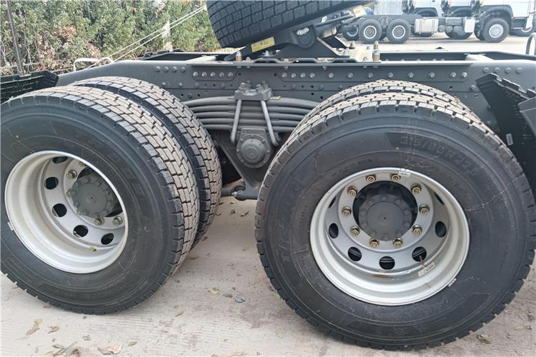 SINOTRUK Howo 380 hp 6x4 Truck Heafd for Sale In Nigeria Lagos - 牵引车:图3 SINOTRUK Howo 380 hp 6x4 Truck Heafd for Sale In Nigeria Lagos - 牵引车:图3