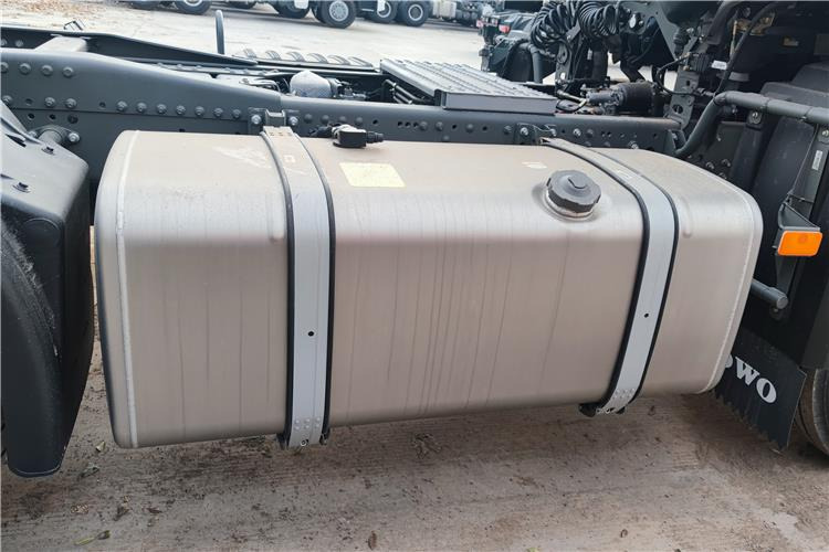 SINOTRUK Howo 380 hp 6x4 Truck Heafd for Sale In Nigeria Lagos - 牵引车:图4 SINOTRUK Howo 380 hp 6x4 Truck Heafd for Sale In Nigeria Lagos - 牵引车:图4
