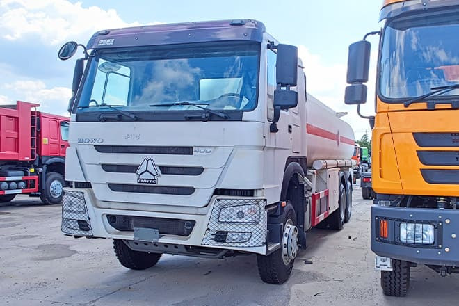 SINOTRUK Howo 400 Diesel Tanker Truck for Sale in Nigeria - 罐车:图2 SINOTRUK Howo 400 Diesel Tanker Truck for Sale in Nigeria - 罐车:图2