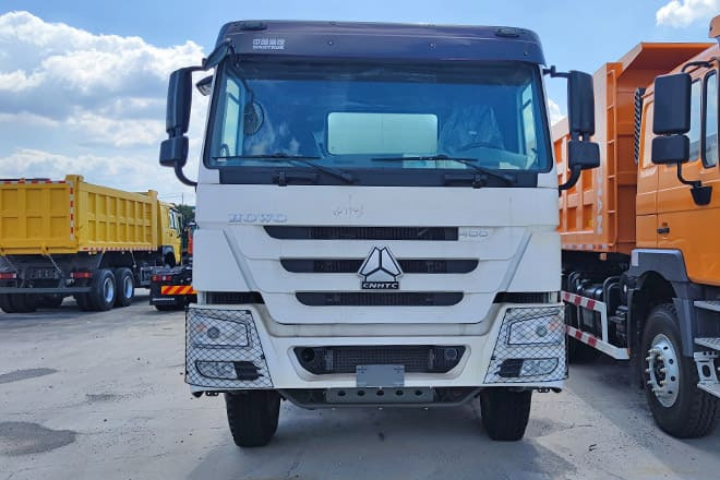 SINOTRUK Howo 400 Diesel Tanker Truck for Sale in Nigeria - 罐车:图3 SINOTRUK Howo 400 Diesel Tanker Truck for Sale in Nigeria - 罐车:图3