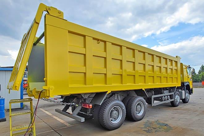 SINOTRUK Howo 430 8x4 Dump Truck Price for Sale in Senegal - 翻斗车:图2 SINOTRUK Howo 430 8x4 Dump Truck Price for Sale in Senegal - 翻斗车:图2