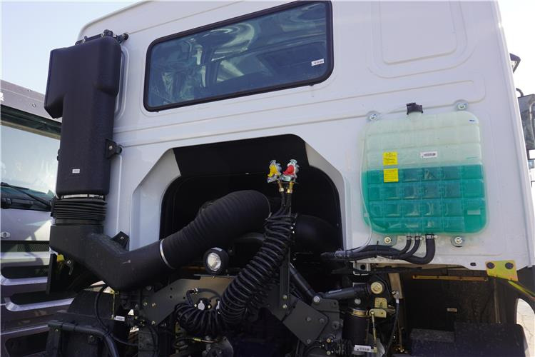 SINOTRUK Howo 430 Truck Head for Sale In Zambia - 牵引车:图4 SINOTRUK Howo 430 Truck Head for Sale In Zambia - 牵引车:图4