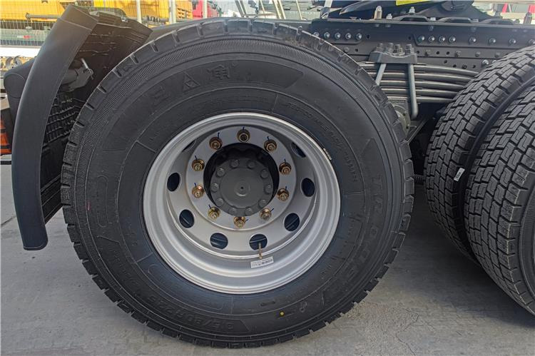 SINOTRUK Howo 6x4 Truck Price 380 HP Tractor Head for Sale In Zambia - 牵引车:图3 SINOTRUK Howo 6x4 Truck Price 380 HP Tractor Head for Sale In Zambia - 牵引车:图3