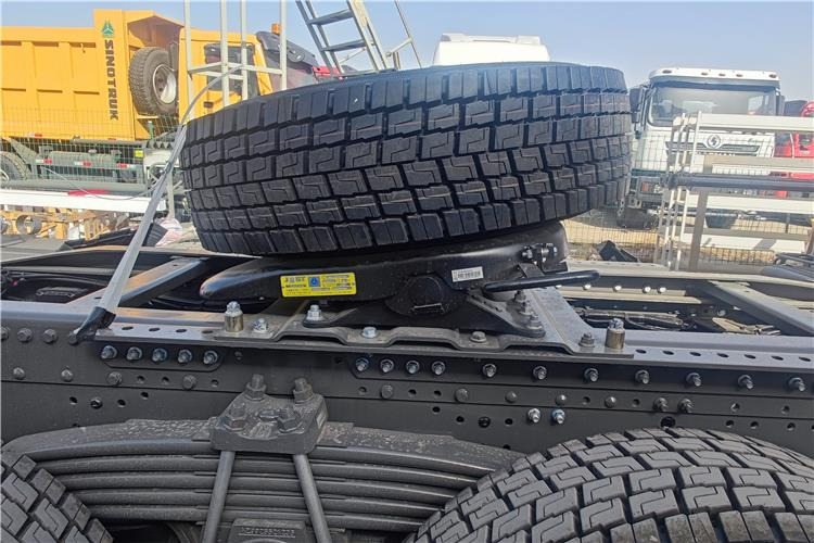 SINOTRUK Howo 6x4 Truck Price 380 HP Tractor Head for Sale In Zambia - 牵引车:图5 SINOTRUK Howo 6x4 Truck Price 380 HP Tractor Head for Sale In Zambia - 牵引车:图5