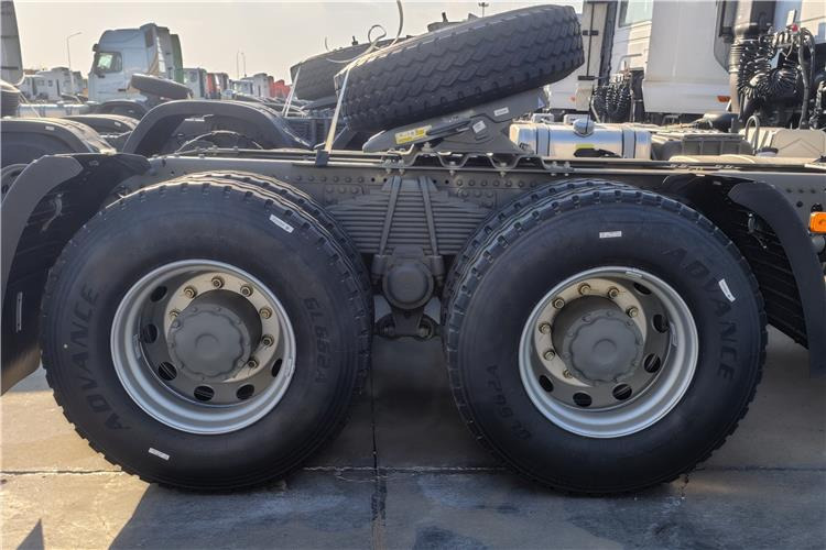SINOTRUK Howo NX Truck Tractor 6x4 380hp Price for Sale In Tanzania - 牵引车:图5 SINOTRUK Howo NX Truck Tractor 6x4 380hp Price for Sale In Tanzania - 牵引车:图5