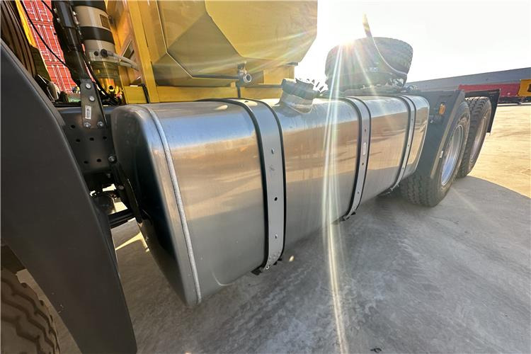 SINOTRUK Howo New Model 371 HP Truck Head for Sale In Zambia - 牵引车:图3 SINOTRUK Howo New Model 371 HP Truck Head for Sale In Zambia - 牵引车:图3