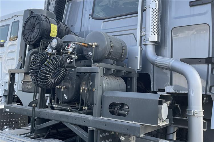 SINOTRUK Howo T7H Truck Head for Sale In Zimbabwe - 牵引车:图4 SINOTRUK Howo T7H Truck Head for Sale In Zimbabwe - 牵引车:图4