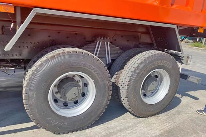 SINOTRUK Sinotruk Howo 336 6X4 Tipper for Sale in Ghana - 翻斗车:图3 SINOTRUK Sinotruk Howo 336 6X4 Tipper for Sale in Ghana - 翻斗车:图3