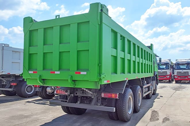 SINOTRUK Sinotruk Howo 8x4 Dump Truck for Sale Near Me in Ghana - 翻斗车:图2 SINOTRUK Sinotruk Howo 8x4 Dump Truck for Sale Near Me in Ghana - 翻斗车:图2