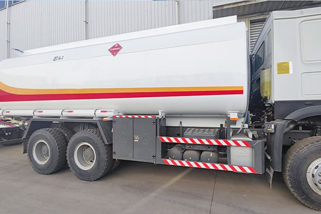 SINOTRUK Sinotruk Howo Fuel Tanker Truck Price for Sale in Ghana - 罐车:图2 SINOTRUK Sinotruk Howo Fuel Tanker Truck Price for Sale in Ghana - 罐车:图2