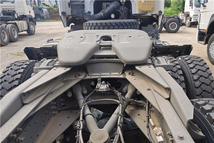 SINOTRUK Used Howo 400hp Tractor Truck for Sale In Nigeria Lagos - 牵引车:图3 SINOTRUK Used Howo 400hp Tractor Truck for Sale In Nigeria Lagos - 牵引车:图3