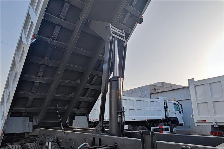 SINOTRUK Used Howo 430HP Dump Truck for Sale In Nigeria Lagos - 翻斗车:图5 SINOTRUK Used Howo 430HP Dump Truck for Sale In Nigeria Lagos - 翻斗车:图5