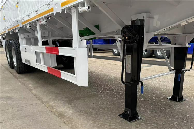 TITAN 2 Axle Fence Semi Trailer with Bogie Suspension for Sale In Nigeria - 牲畜运输半拖车:图2 TITAN 2 Axle Fence Semi Trailer with Bogie Suspension for Sale In Nigeria - 牲畜运输半拖车:图2