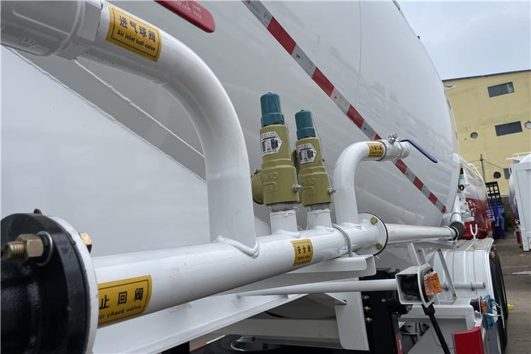 TITAN 3 Axle 30CBM Cement Tanker Trailer with Air Suspension In Saudi Arabia - 液罐半拖车:图4 TITAN 3 Axle 30CBM Cement Tanker Trailer with Air Suspension In Saudi Arabia - 液罐半拖车:图4